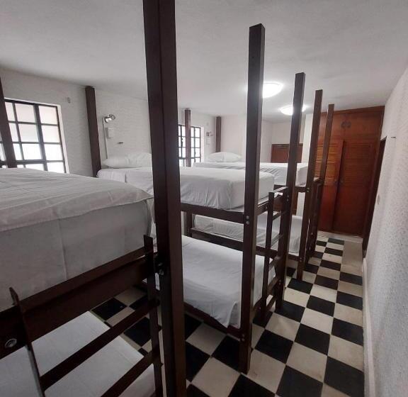 تختخواب در اتاق مشترک, Casa San Juan