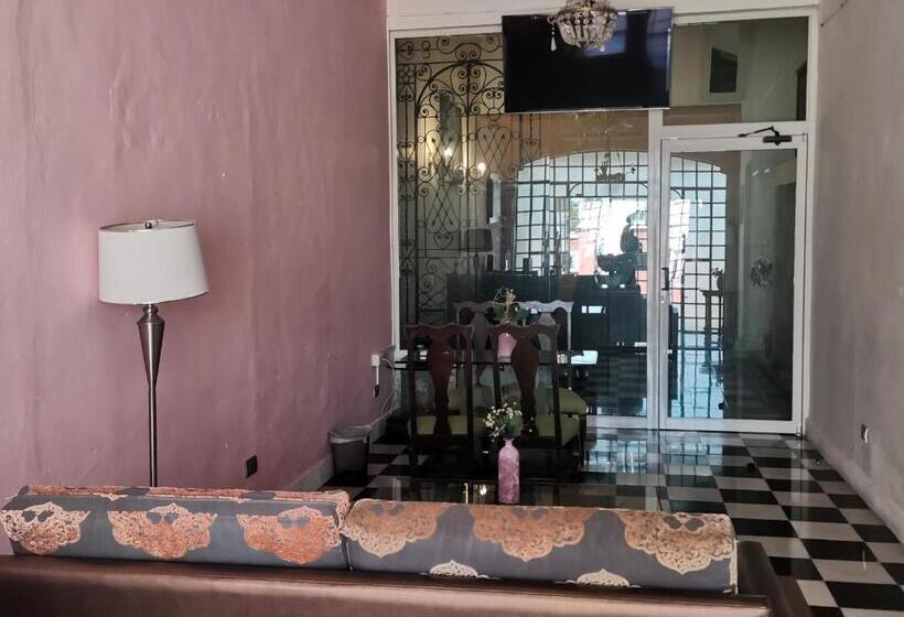تختخواب در اتاق مشترک, Casa San Juan