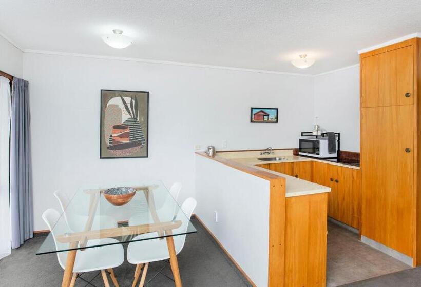 Апартаменты 1 Спальня с Балконом, Waikanae Beach Motel