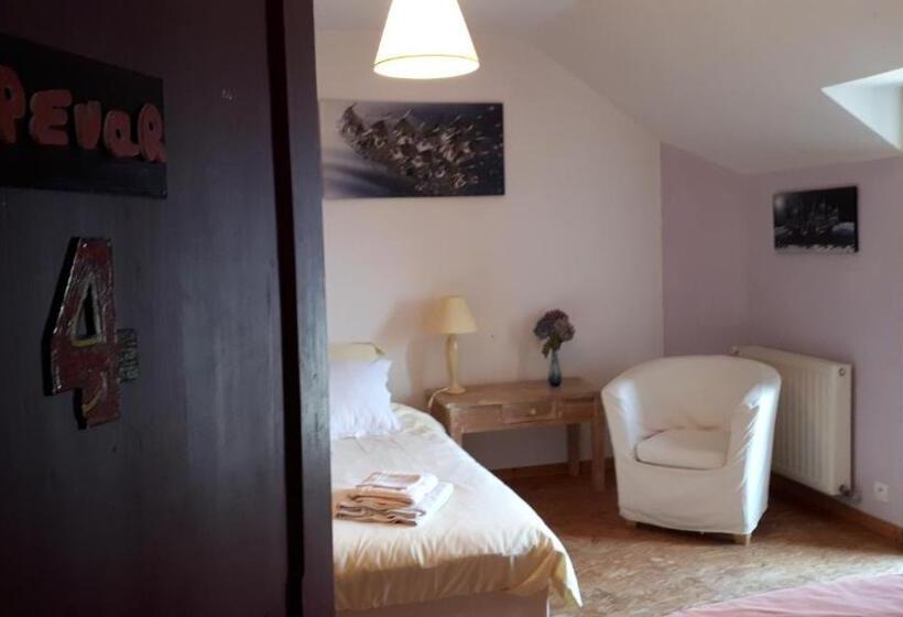 标准三人间, Les Hortensias Gr 34   Chambres D Hôtes