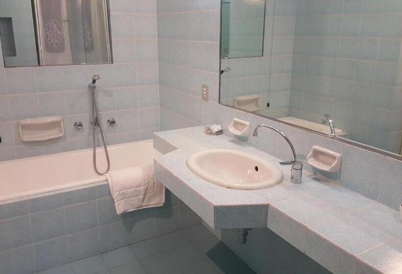 اتاق استاندارد با چشمانداز باغ, Royal Suite