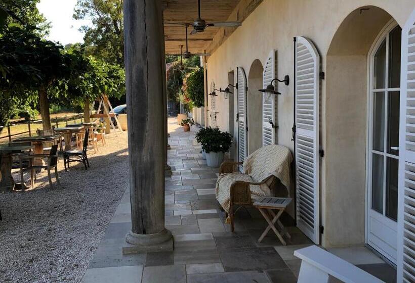 Quarto Estandar Primeiro Andar, Le Clos Des Sept Palmiers