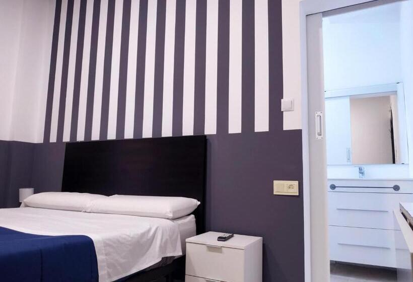 Номер Basic, Flats Friends Plaza De La Reina