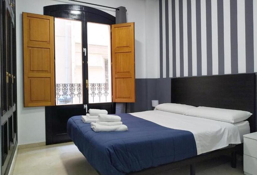Номер Basic, Flats Friends Plaza De La Reina