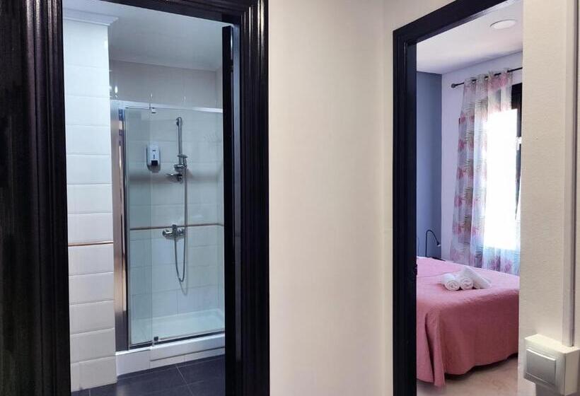 Четырехместный Номер Стандарт, Flats Friends Plaza De La Reina