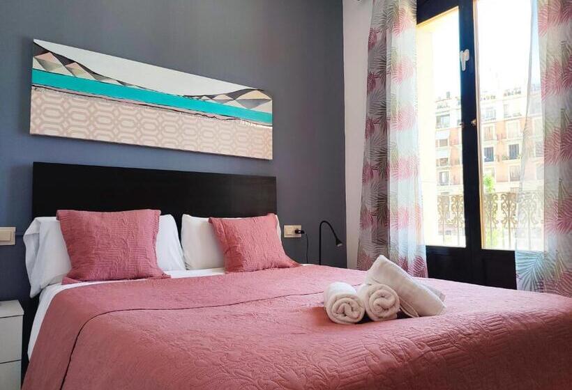 Четырехместный Номер Стандарт, Flats Friends Plaza De La Reina