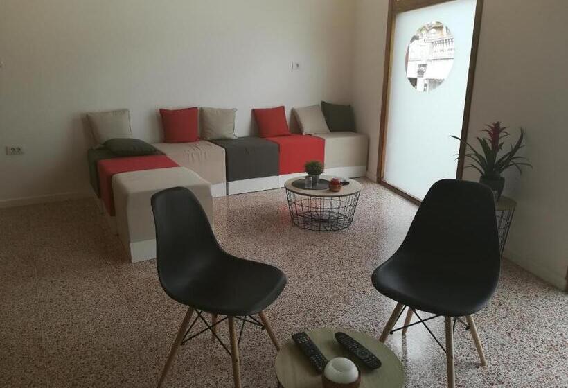 تختخواب در اتاق مشترک, Trevejo Hostel