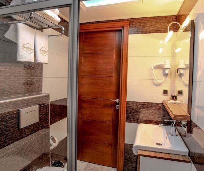 Номер Стандарт Трехместный, Grand Akçalı Otel