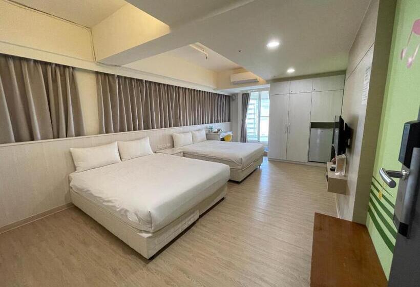 اتاق لوکس, Music City Inn