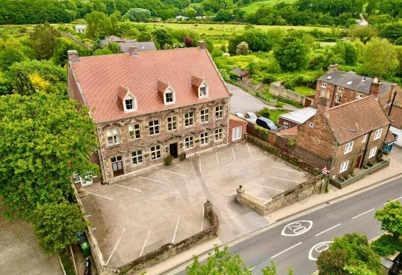 Номер Стандарт в Мансарде, Ruswarp Hall   Whitby