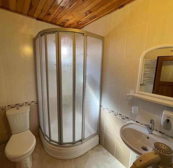 اتاق لوکس با چشم‌انداز دریاچه, Ozkan Otel