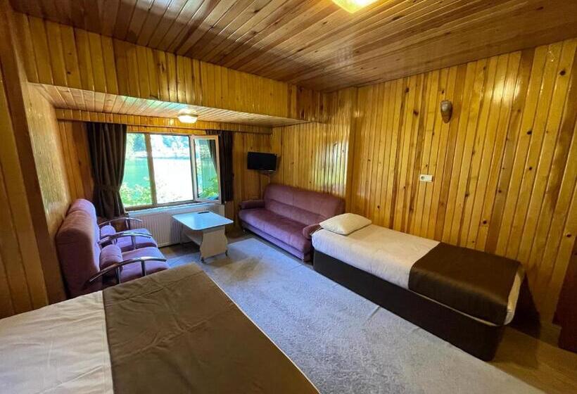 اتاق لوکس با چشم‌انداز دریاچه, Ozkan Otel