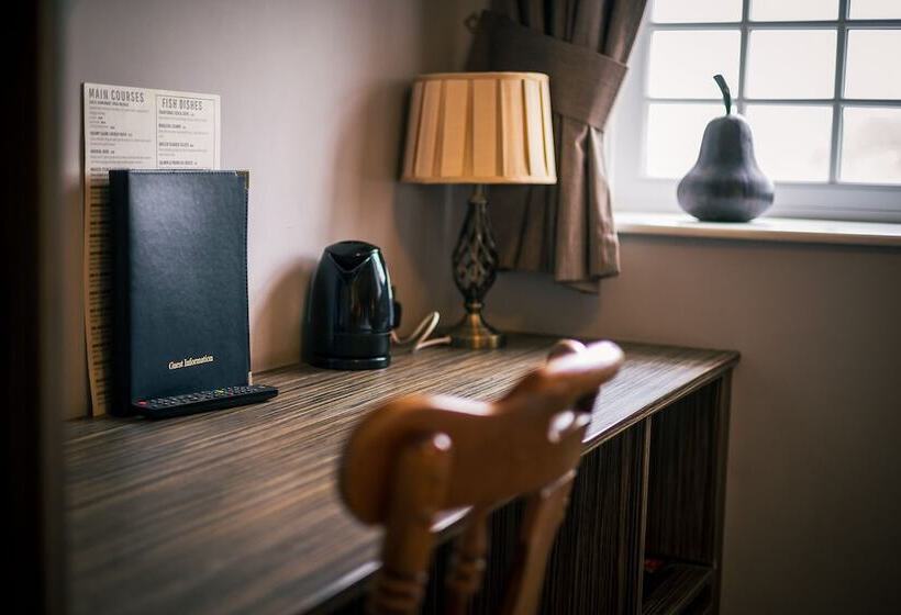 اتاق استاندارد, Three Horseshoes Inn