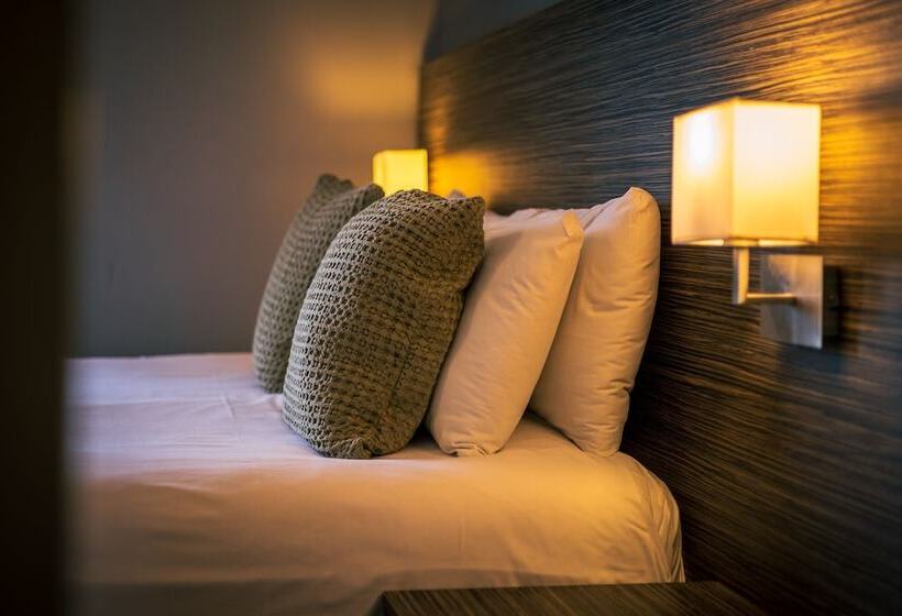 اتاق استاندارد, Three Horseshoes Inn