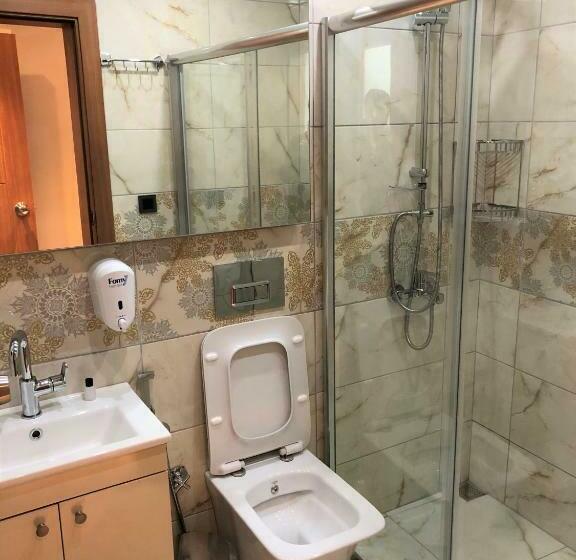 اتاق استاندارد سه نفره, Onal Motel