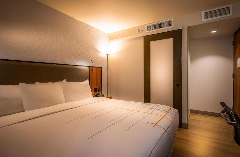 اتاق استاندارد با تخت بزرگ, La Quinta By Wyndham Time Square South