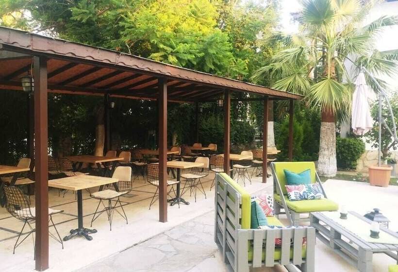 اتاق خانوادگی با چشم‌انداز باغ, Nehir Dalyan Boutique Otel