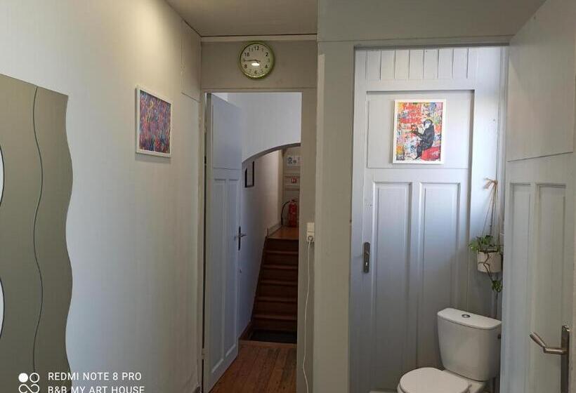 اتاق استاندارد با سرویس بهداشتی مشترک, B&b My Art House
