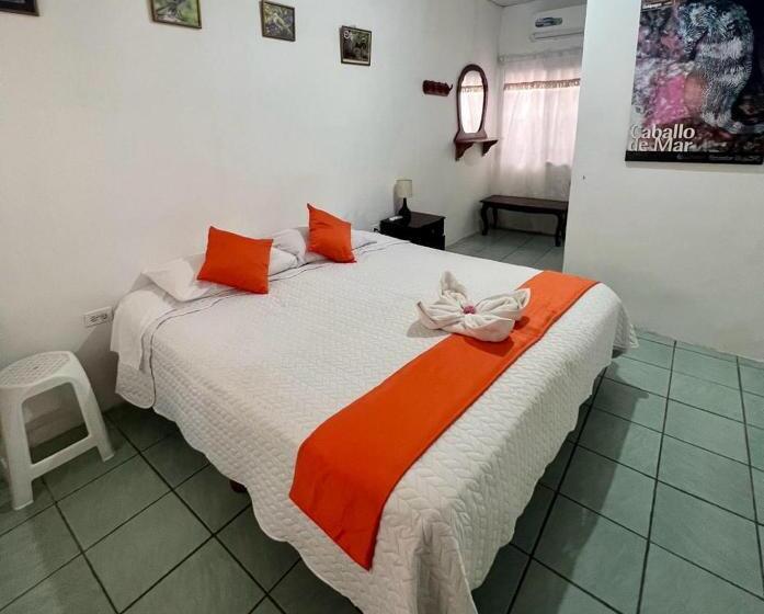 اتاق لوکس, Hostal Villamil