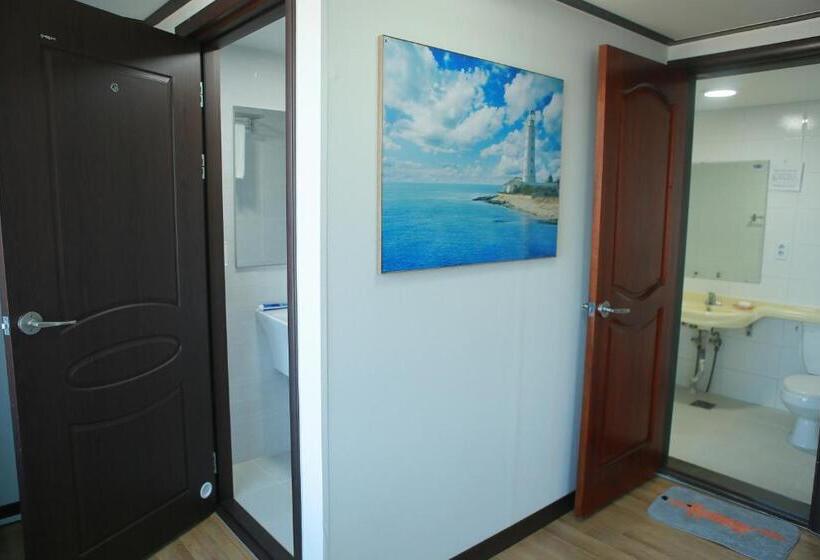 Family Suite, Mangsang Beach Pension