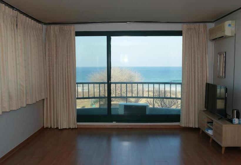 Семейный Номер Боковой Вид на Море, Mangsang Beach Pension