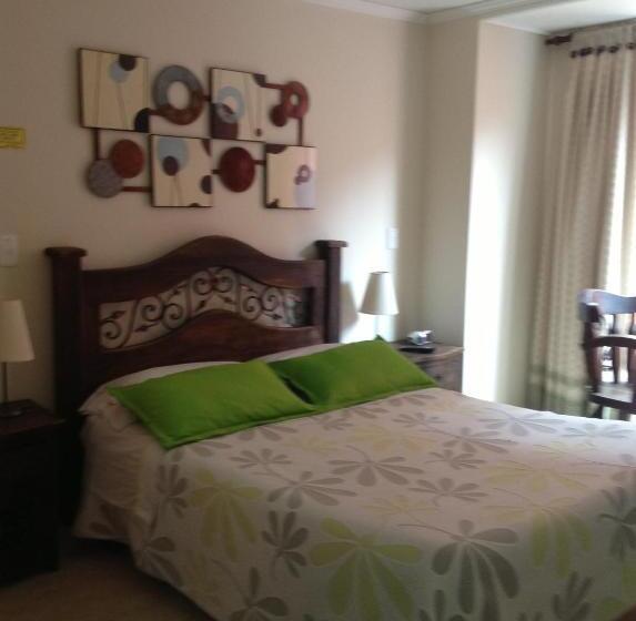 غرفة قياسية ثلاثية, Castellana Inn