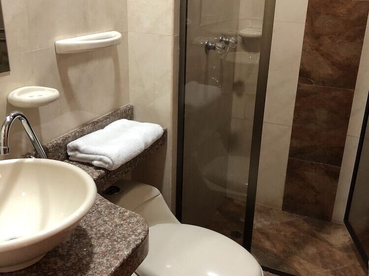 غرفة قياسية ثلاثية, Castellana Inn