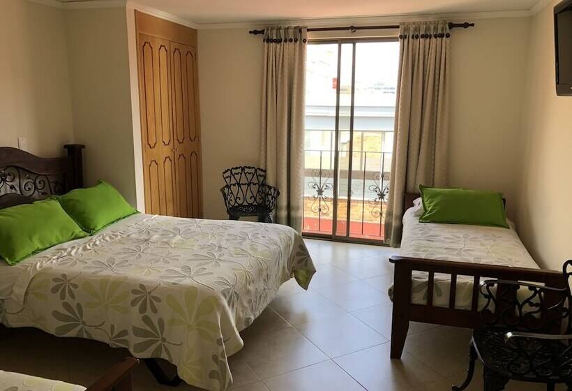 غرفة قياسية ثلاثية, Castellana Inn