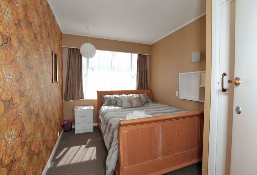 스탠다드 룸 공동 욕실, Wakatu Lodge   Hostel