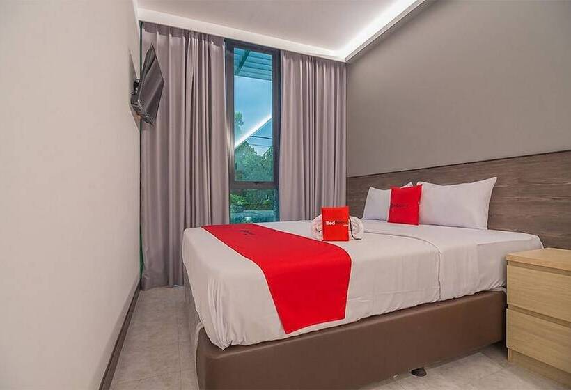Номер Deluxe, Reddoorz Near Taman Rejomulyo