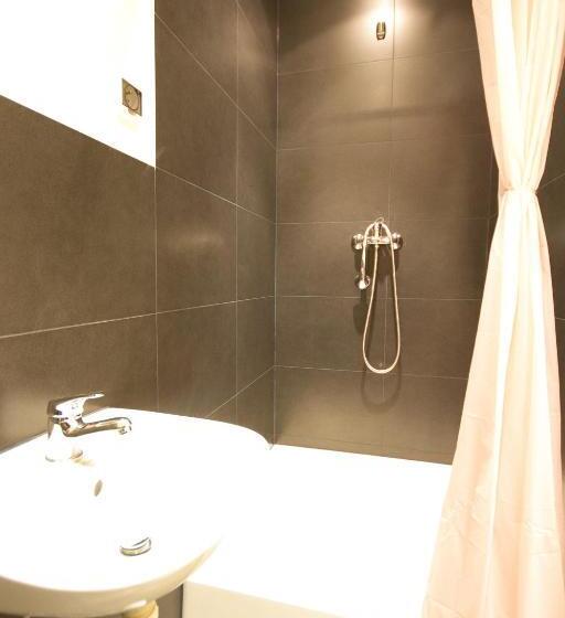 Standard room with outdoor bath, 3 Bros' Hostel Cieszyn