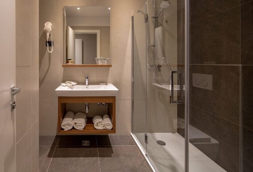 Номер Стандарт, Corona B&b