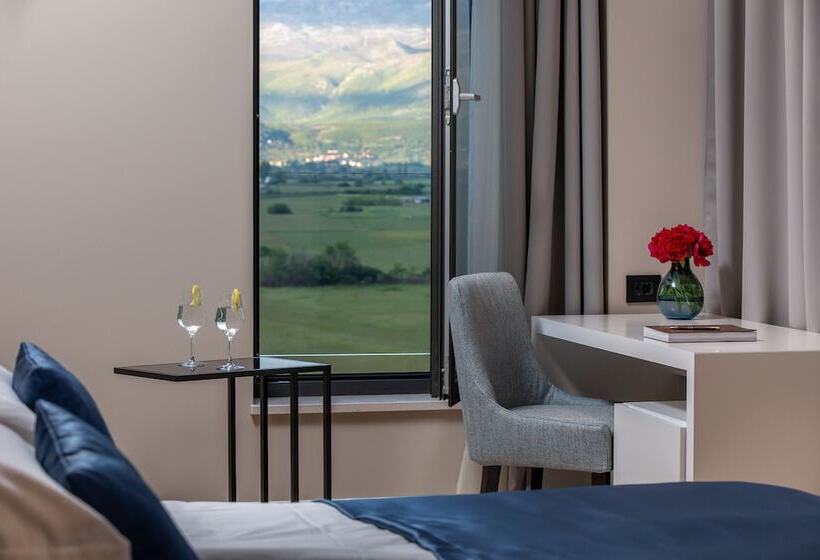 Номер Стандарт, Corona B&b