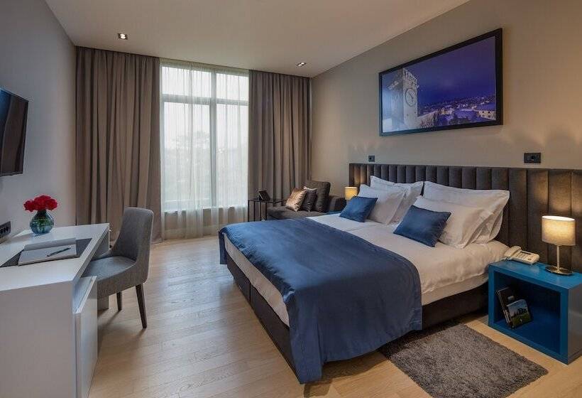 Номер Стандарт, Corona B&b