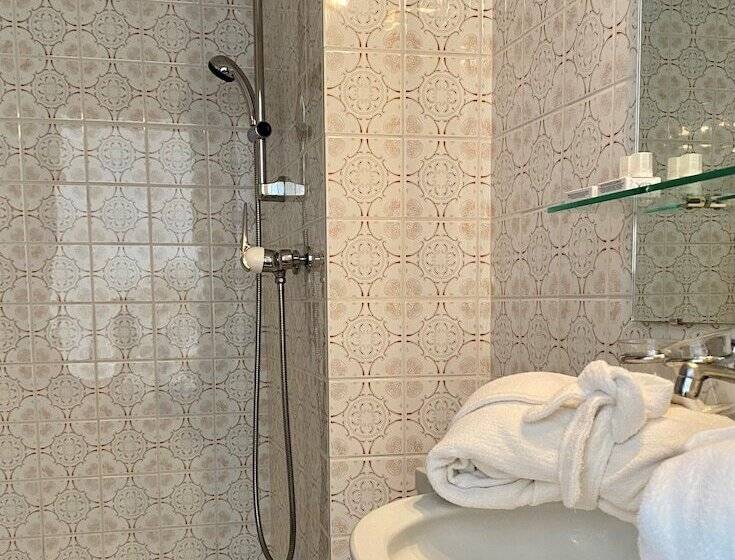 سوئیت خانواده 2 خوابه, Regina Terme