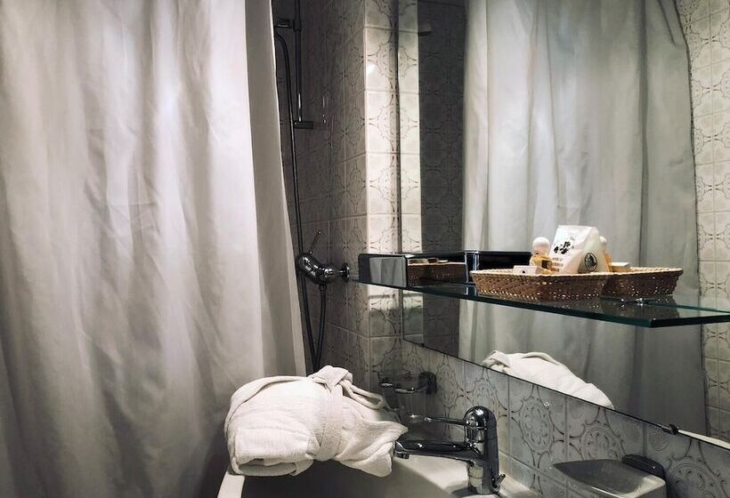 سوئیت خانواده 2 خوابه, Regina Terme