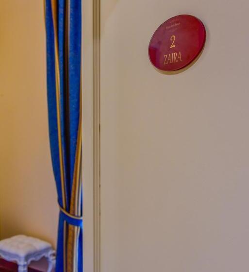 اتاق اکونومی, Palazzo Degli Affreschi