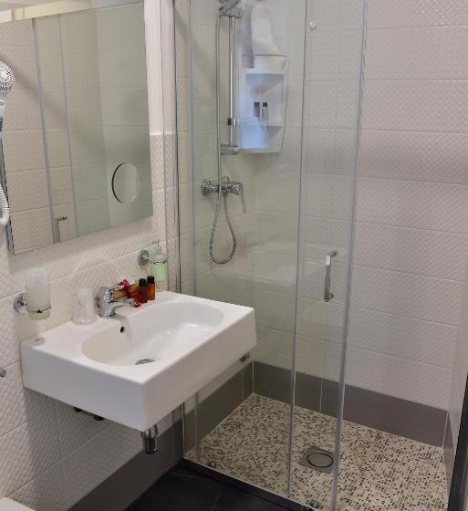 اتاق لوکس سه تخته, Palazzo Degli Affreschi