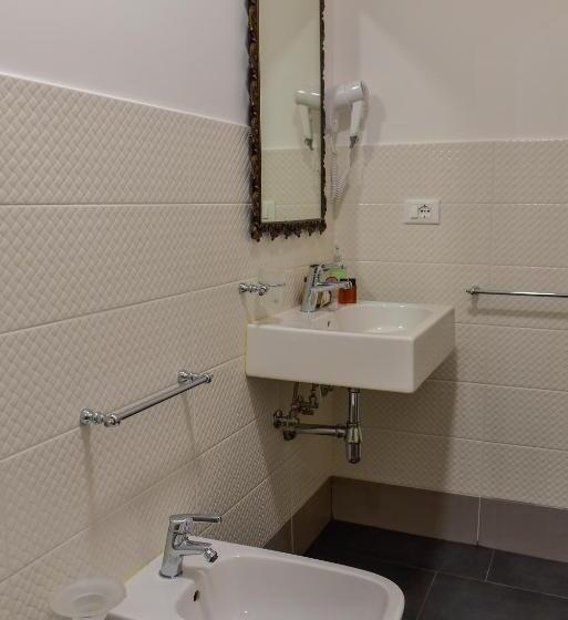 اتاق لوکس سه تخته, Palazzo Degli Affreschi