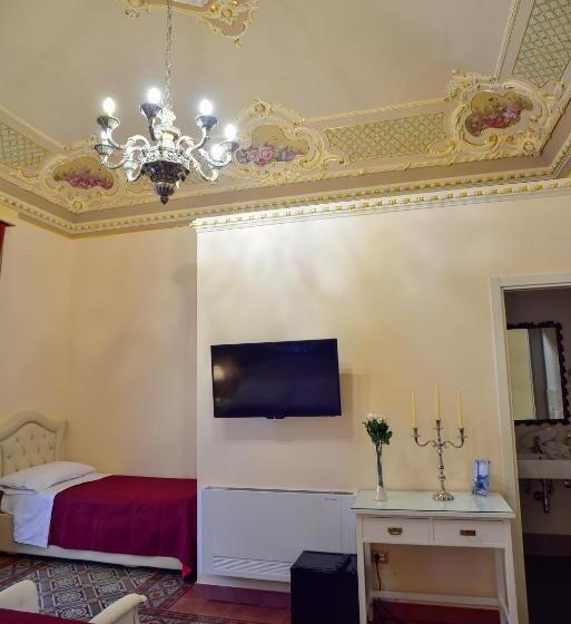 اتاق لوکس چهار تخته, Palazzo Degli Affreschi