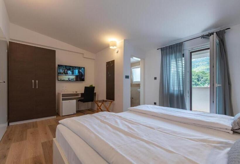 اتاق استاندارد با چشم‌انداز کوهستان, Apartments Amigos