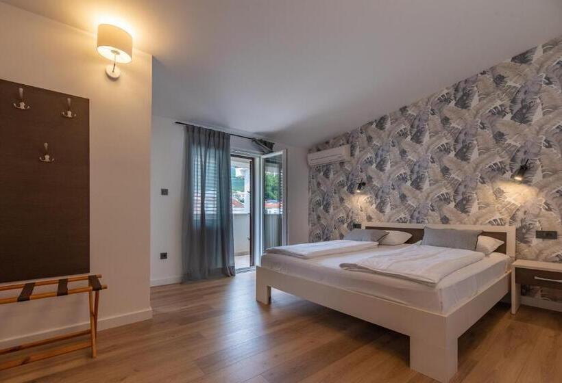 اتاق استاندارد با چشم‌انداز کوهستان, Apartments Amigos