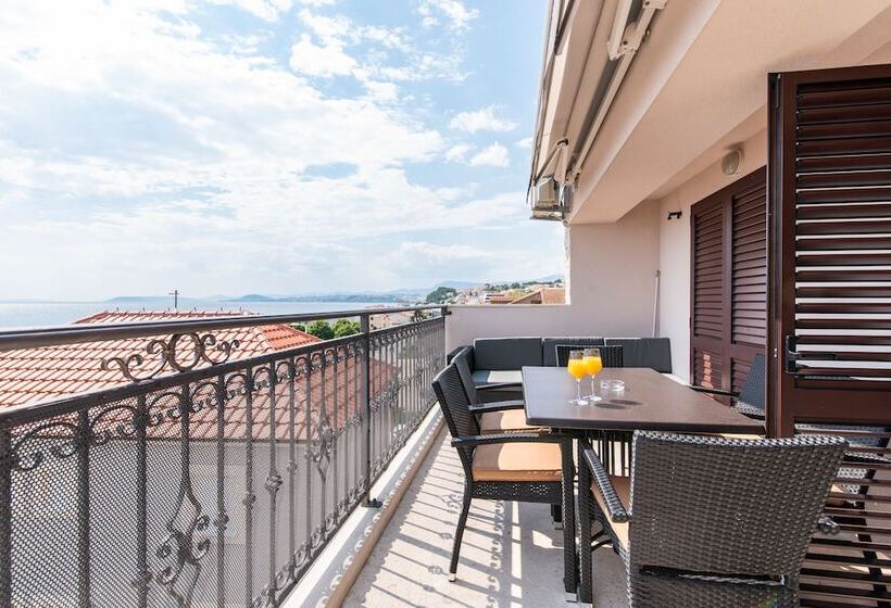 آپارتمان 2 خوابه با چشم‌انداز دریا, Apartments Amigos