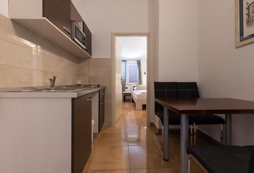 آپارتمان 2 خوابه با چشم‌انداز دریا, Apartments Amigos