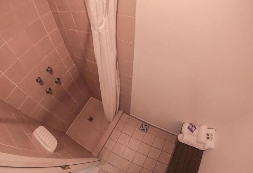 اتاق استاندارد, Folk Suites