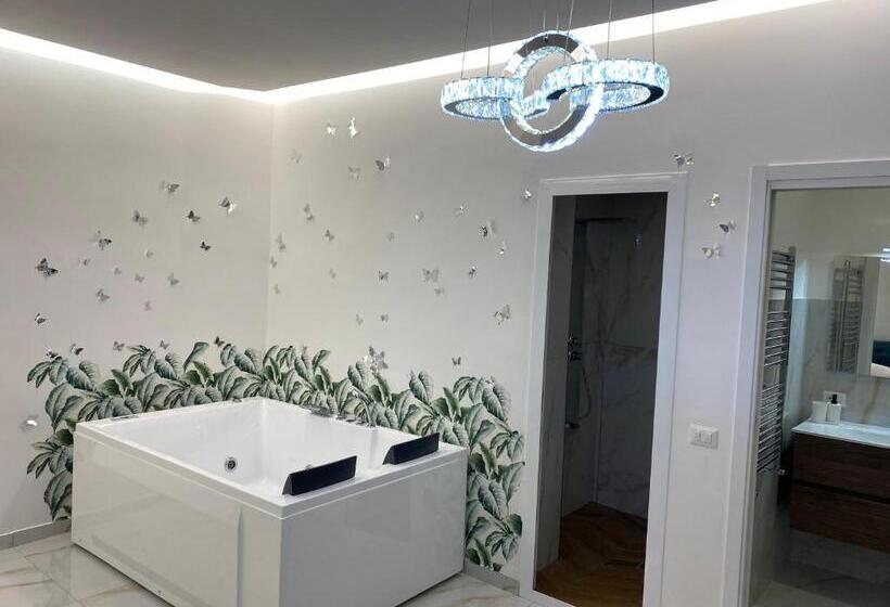 带按摩浴盆的套房, Maison De Luxe