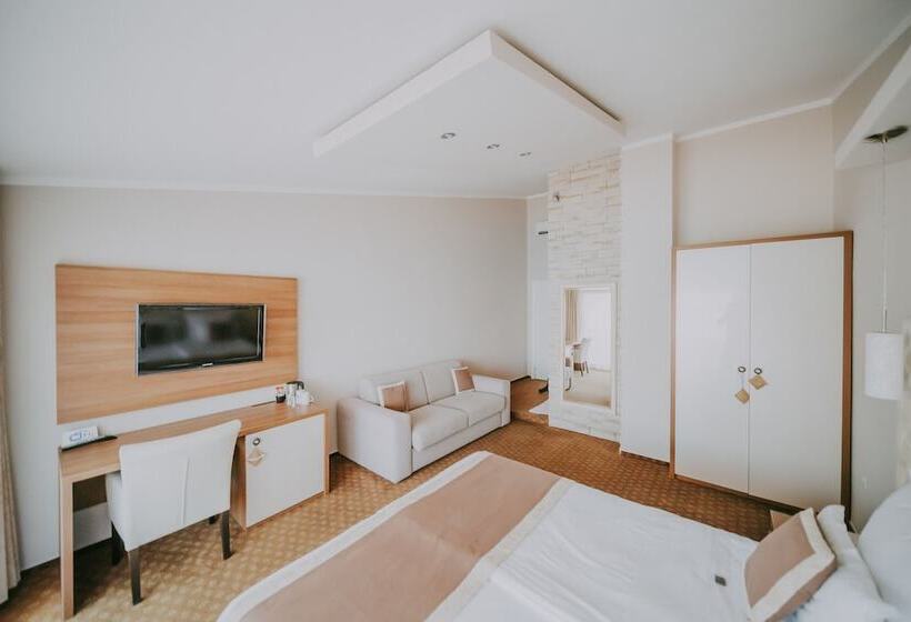 اتاق لوکس با بالکن و چشم‌انداز دریا, Rooms Nadia