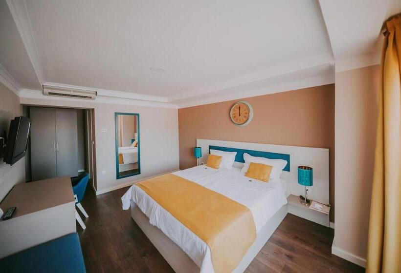 اتاق استاندارد با بالکن و چشم‌انداز دریا, Rooms Nadia
