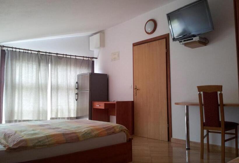 اتاق خانوادگی با چشم‌انداز دریا, Rooms Nadia
