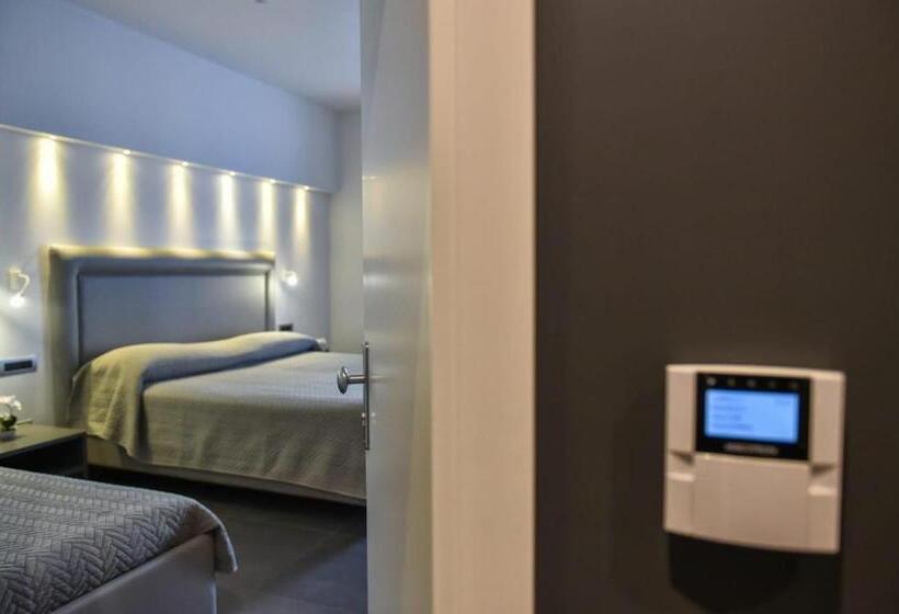 اتاق استاندارد چهارنفره با بالکن, Pompei Inn Ruins B&b Luxury Suite